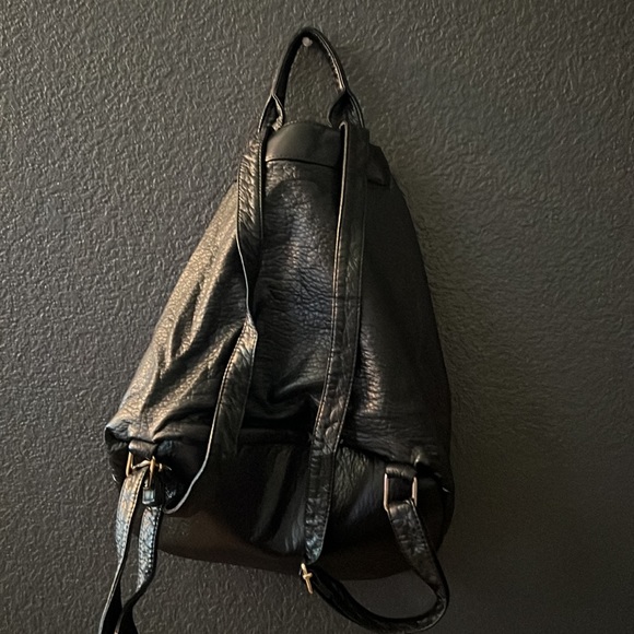Black backpack 🎒 - Picture 5 of 6